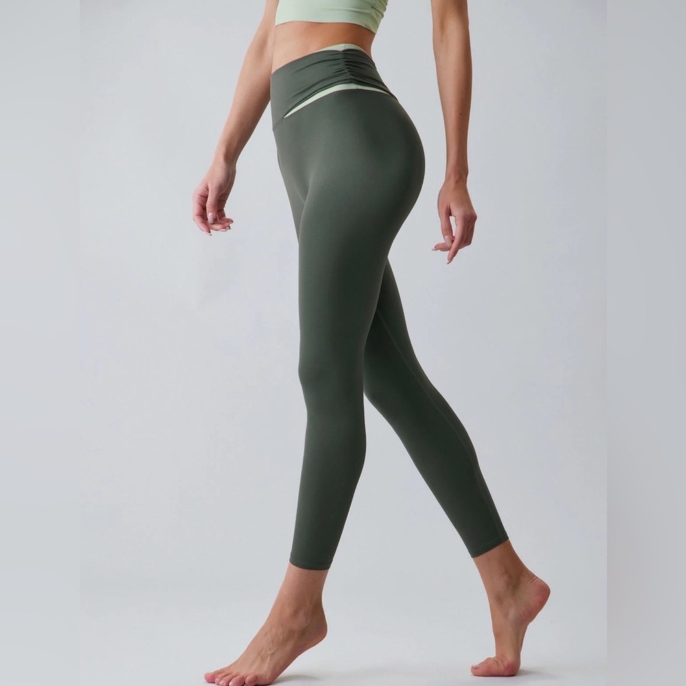 Berlook Activewear Dark Green Contrast High Waisted Leggings 24"